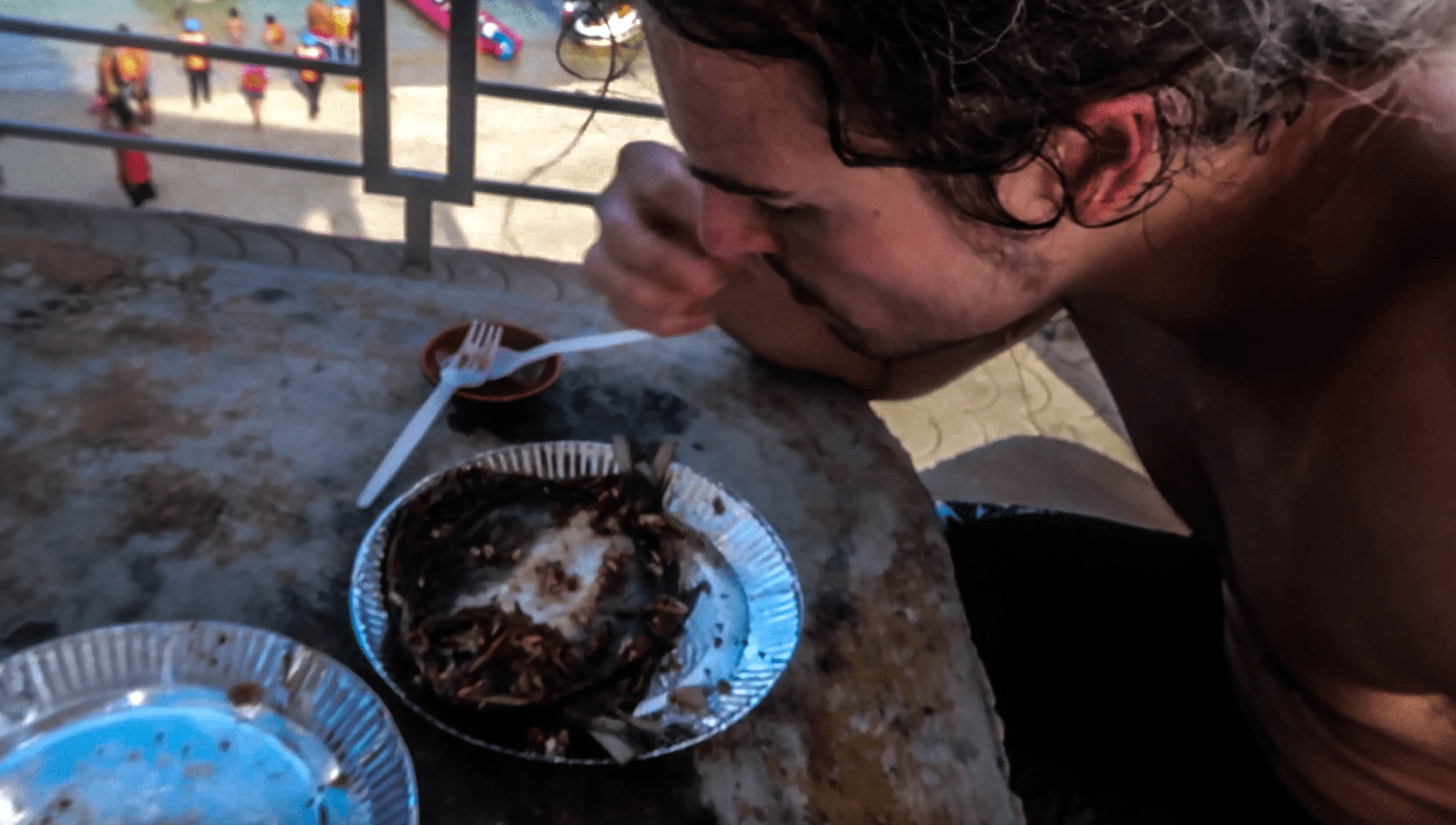 lenny through paradise eating boneluss bangus milfish with his hands filipino style